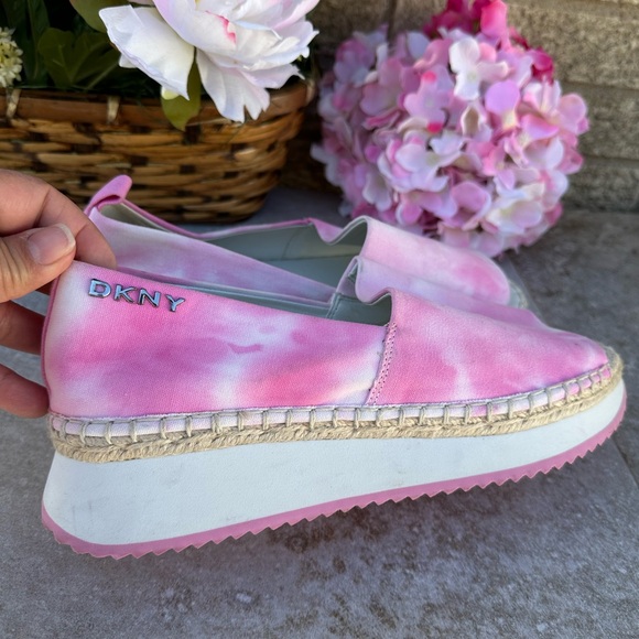 Dkny Women's Orza Wedges size 9.   Color — Tie Dye Canvas Pink/White - Picture 1 of 11